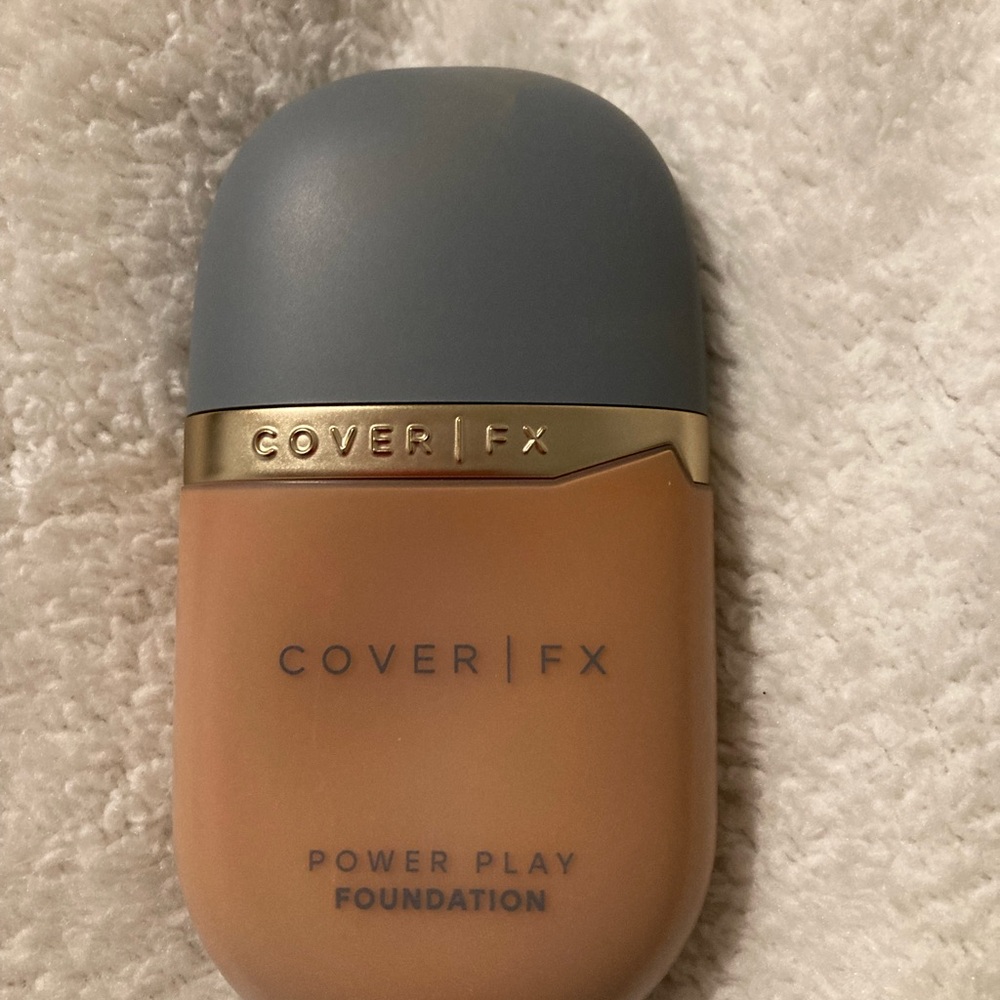COVER FX Power Play Foundation in Gray and Tan